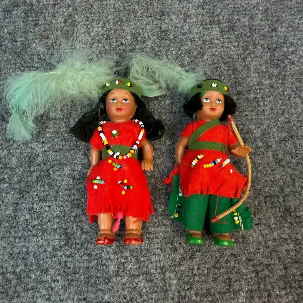 Vintage Native American Indian Dolls Set Feather Beaded Costume Display